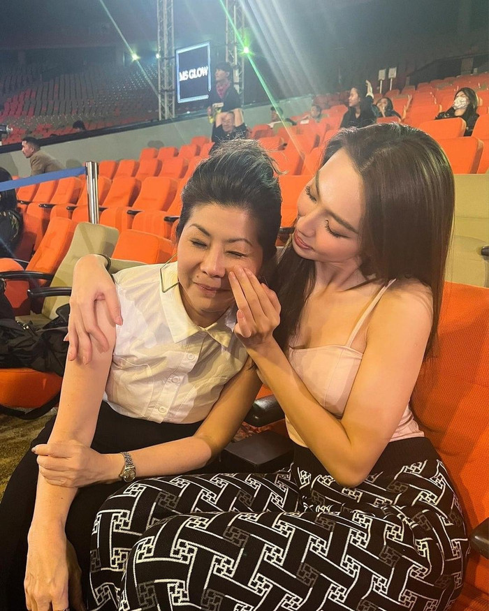 Phó chủ tịch Miss Grand - bà Teresa cũng sẽ nhớ thương 'con gái cưng' Queen Tiên của mình sau đêm chung kết.&nbsp;