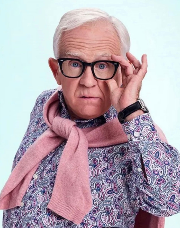 Ông đã đâm vào một tòa nhà ở Los Angeles với lực rất mạnh khiến phần đầu của chiếc xe bị hư hỏng và người bị thương nặng. 