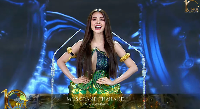 Góc tự hào: Thiên Ân hô vang hai chữ 'Việt Nam' đầy uy lực, chào cờ bước thẳng vào Top 20 Miss Grand Ảnh 6