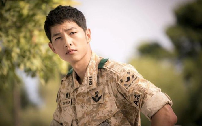 Song Joong Ki đã hết thời, phải đóng cặp với bạn diễn kém nổi hơn Song Hye Kyo? Ảnh 2