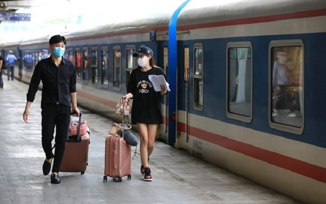 Hơn 31.000 vé tàu Tết 'hết veo' trong 2 giờ đầu mở bán Ảnh 2