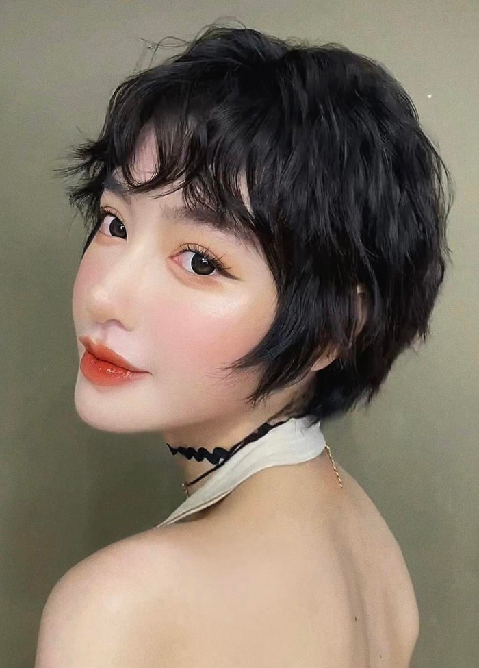 Tuy nhiên ở một số khoảnh khắc chụp cận mặt, dễ dàng nhận thấy nữ diễn viên vẫn giữ được vẻ đẹp như thuở ban đầu