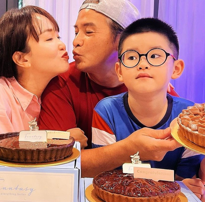 Gia đình hạnh phúc của cả hai với cậu con trai Zed (8 tuổi)