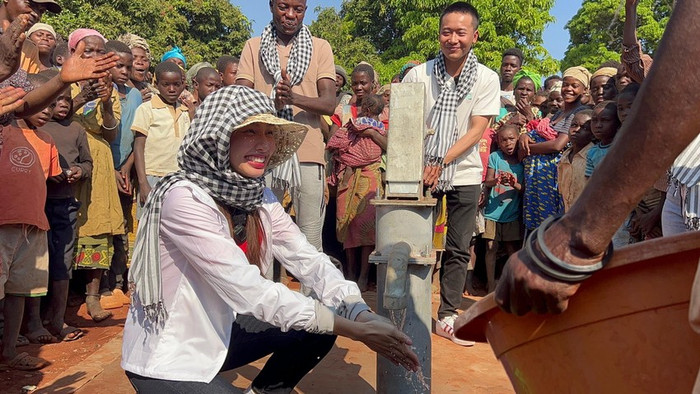 Sau khi Thùy Tiên hoàn thành dự án nhân ái tại Angola, cư dân mạng vẫn không ngừng 'đẩy thuyền' cô và Quang Linh