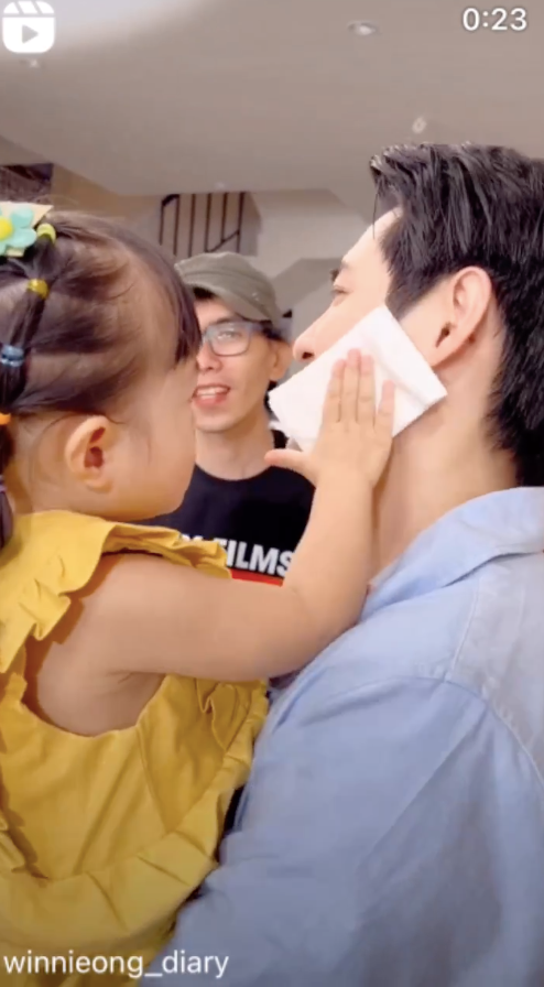 Những khoảnh khắc đáng yêu của bé Winnie với bố - Ông Cao Thắng.