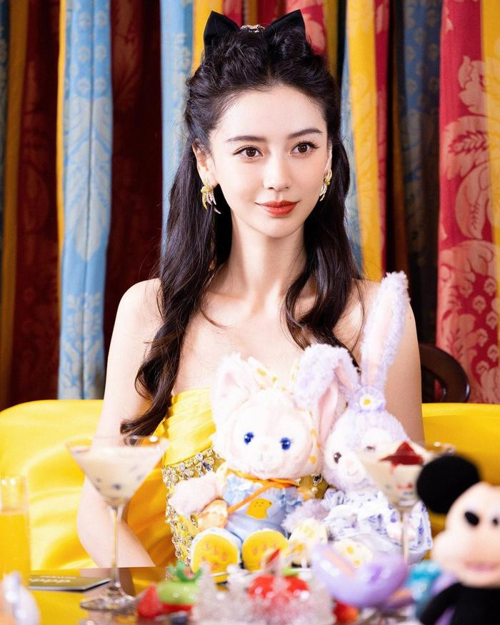 Hậu ly hôn Huỳnh Hiểu Minh, Angelababy đã quen với cảnh 'lẻ bóng' Ảnh 1