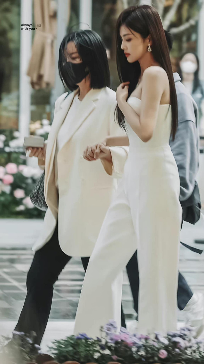 Bạch Lộc - Địch Lệ Nhiệt Ba đụng độ tạo hình: Ảnh chụp cam thường lập tức phân rõ thắng bại Ảnh 3