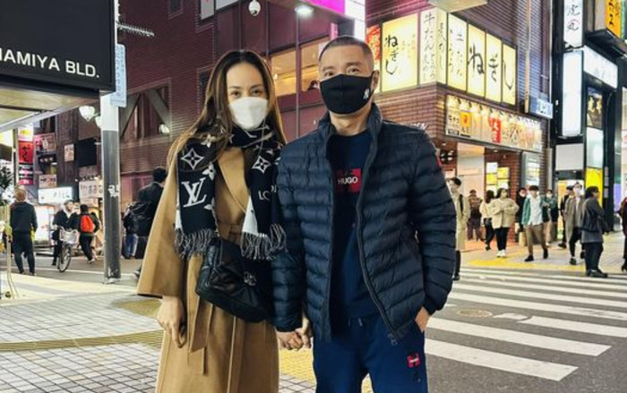 Nghệ sĩ Công Lý cùng bà xã lần đầu 'xuất ngoại' sau hơn 1 năm gặp biến cố về sức khoẻ Ảnh 2