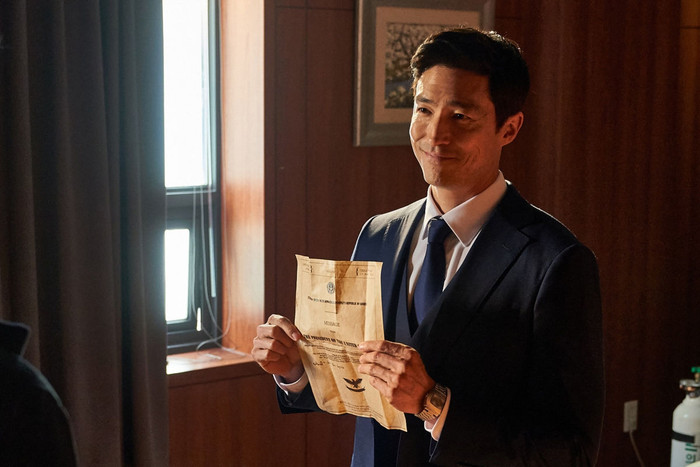Daniel Henney bùng nổ visual với tạo hình lịch lãm, phong độ “chuẩn Mỹ”