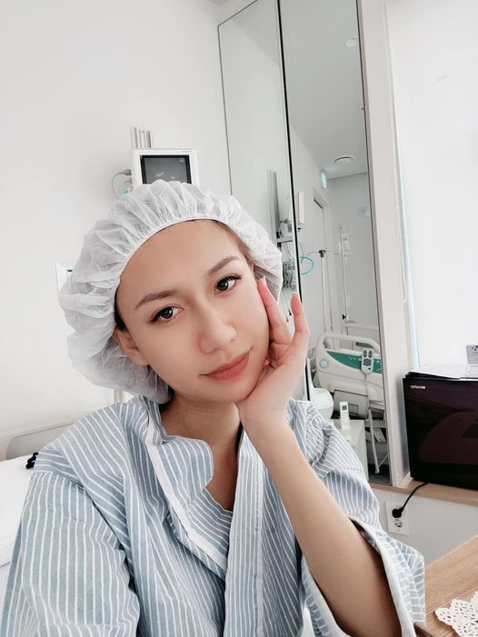 Khoảnh khắc Lynk Lee sau khi hoàn thành ca phẫu thuật tại Hàn quốc