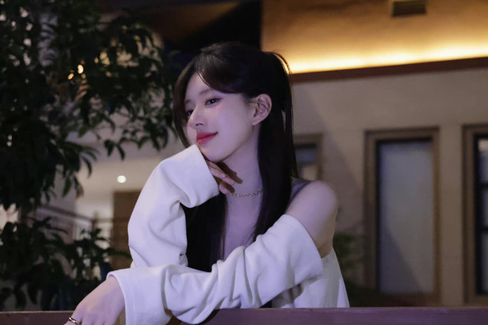 Bức ảnh của Triệu Lộ Tư nhưng người qua đường không đọc caption lại tưởng nhầm Cúc Tịnh Y.