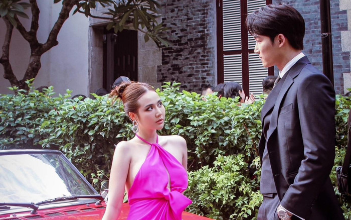 Huyền Lizzie - Đình Tú liên tục sánh đôi trong sự kiện, cách xưng hô gây chú ý Ảnh 2