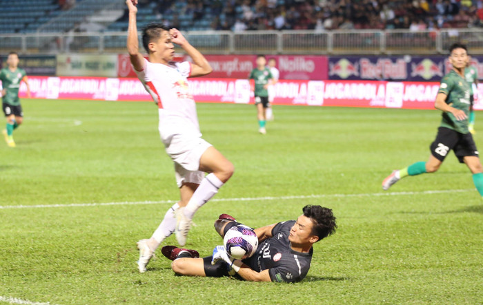 V.League 2022 đang diễn ra khó lường ở cuộc đua trụ hạng lẫn đua vô địch. Ảnh: Anh Đồng