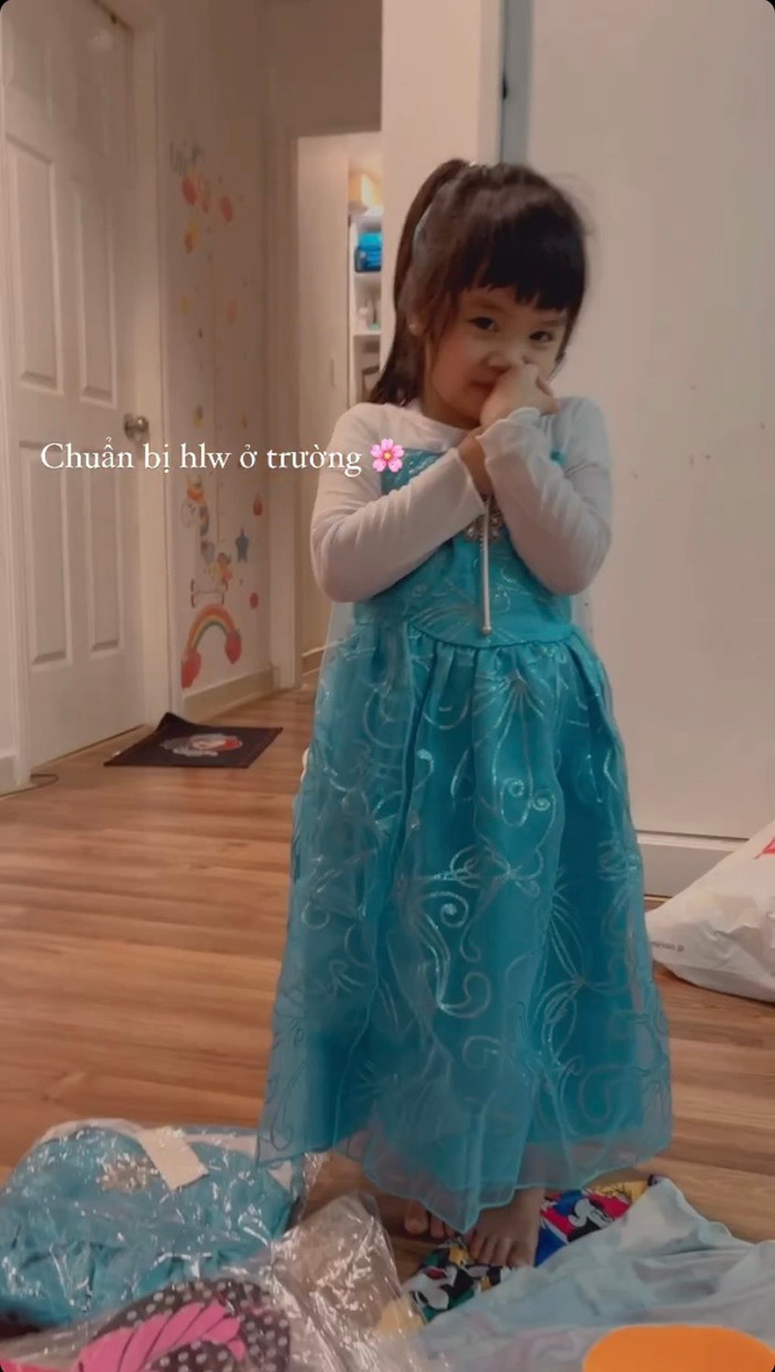 Cô bé hóa thân thành 'Nữ hoàng băng giá' Elsa