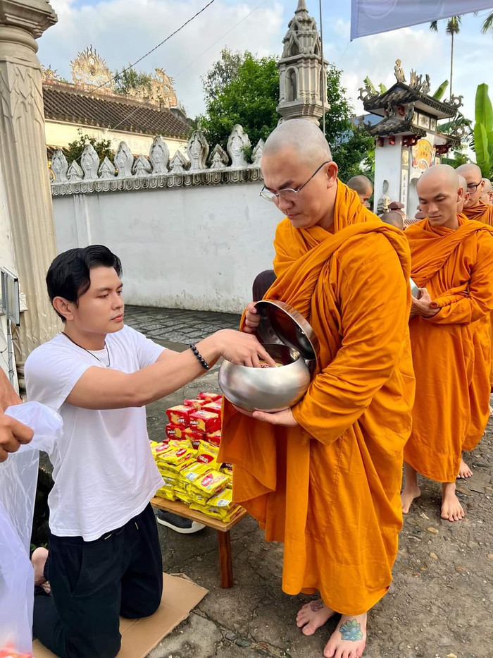 Sự thật MC Đại Nghĩa xuống tóc xuất gia nương nhờ cửa Phật Ảnh 3