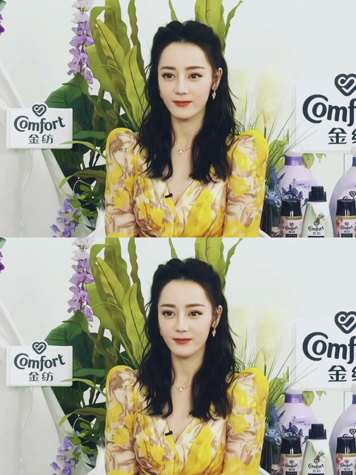 Nhan sắc nổi bật của Địch Lệ Nhiệt Ba dù trong bất cứ trang phục nào. 