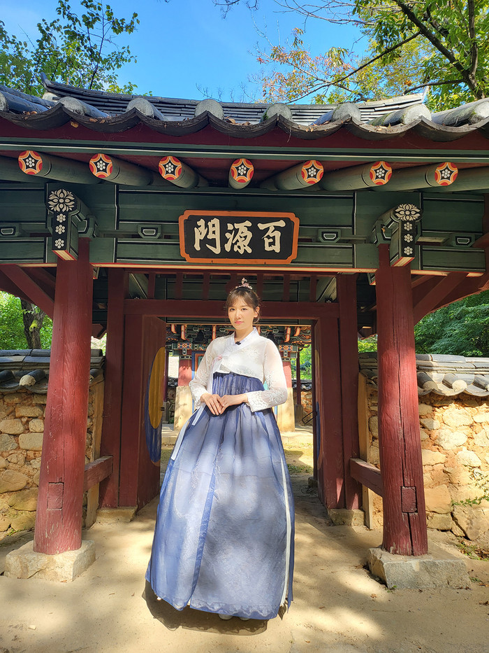 Hóa ra bà xã Trấn Thành đang thực hiện một dự án quảng cáo du lịch ở Hàn Quốc.