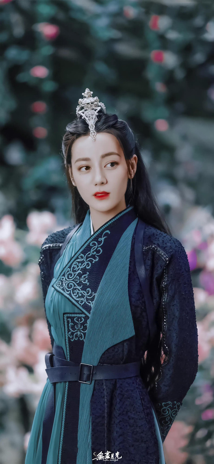 Xuất hiện tin đồn Địch Lệ Nhiệt Ba từ chối Hồ Yêu Tiểu Hồng Nương - Vương Quyền vì không muốn bị so sánh với đàn chị cùng nhà Dương Mịch. 