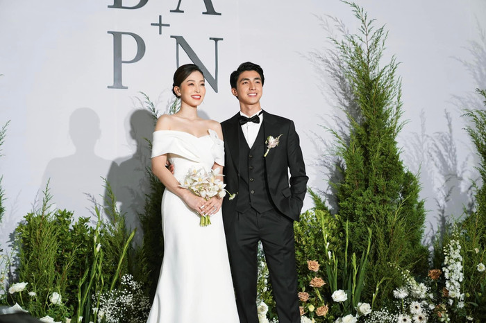 Bình An - Phương Nga có một cái kết tình yêu trọn vẹn, ngập tràn hạnh phúc với siêu đám cưới ngày 21/10 vừa qua. 