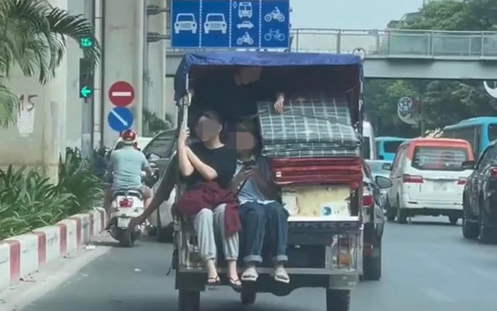 Bức ảnh về 2 nữ sinh viên đẹp nhất MXH, gợi nhớ 'thời tuổi trẻ không bao giờ lấy lại được' gây xúc động Ảnh 2