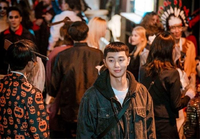 Cảnh đi chơi Halloween trong phim Itaewon Class của Park Seo Joon được dân mạng đào bới trở lại Ảnh 6