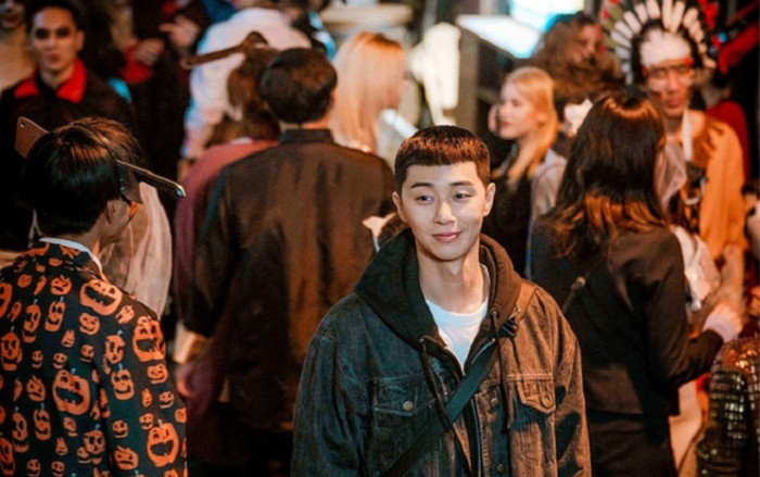 Cảnh đi chơi Halloween trong phim Itaewon Class của Park Seo Joon được dân mạng đào bới trở lại Ảnh 2