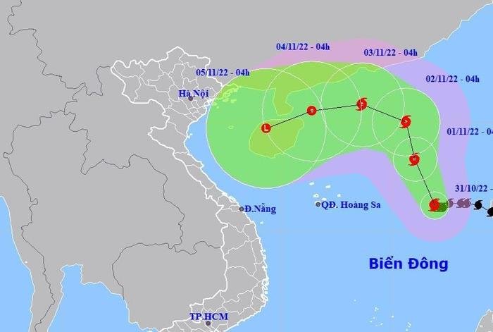 Bão số 7 tăng cấp nhanh trên Biển Đông, liên tục đổi hướng Ảnh 1