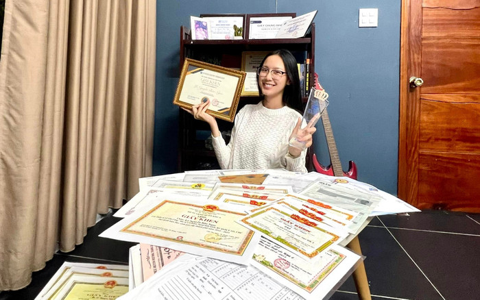 Choáng ngợp với loạt giấy khen 'dày cộm' của Hoa hậu Liên lục địa 2022 - Lê Nguyễn Bảo Ngọc Ảnh 2