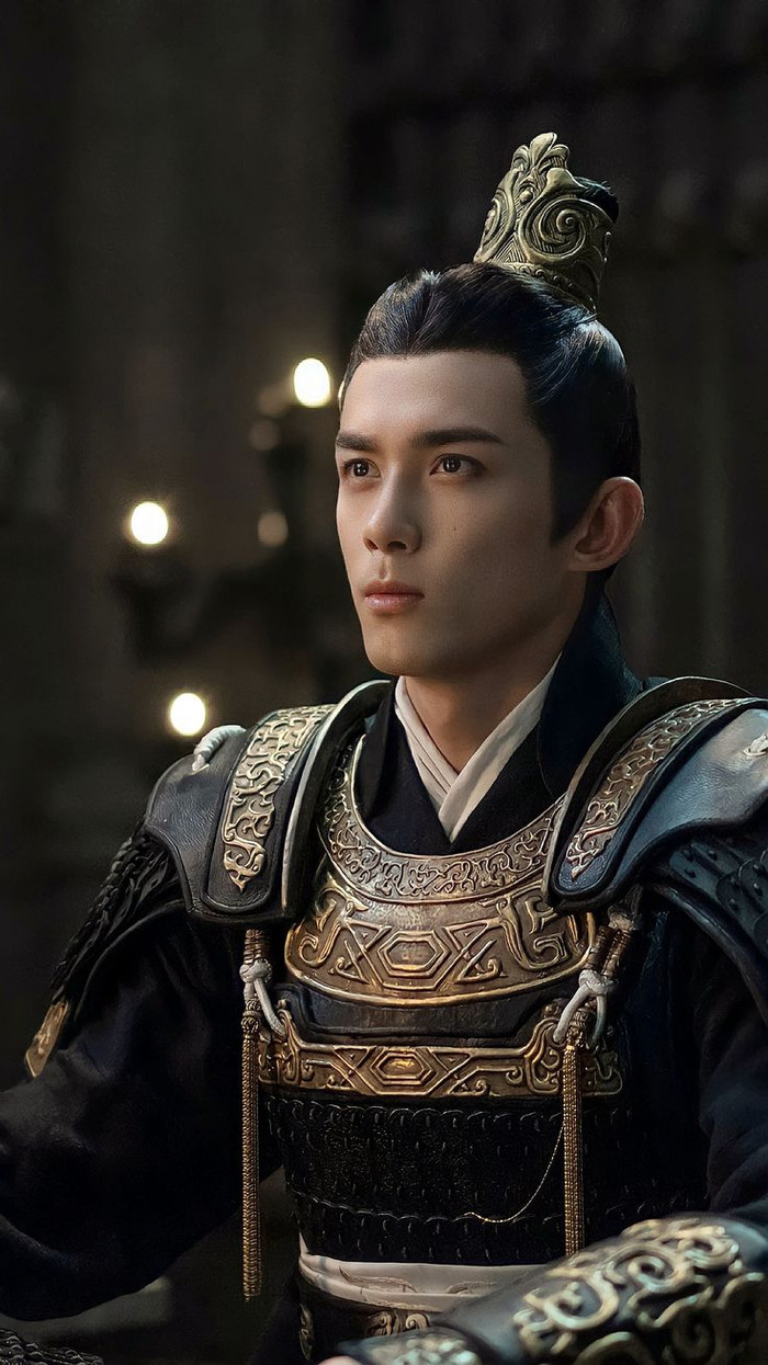 Hắc y giúp Ngô Lỗi lột xác ngoạn mục trong Tinh Hán Xán Lạn. 