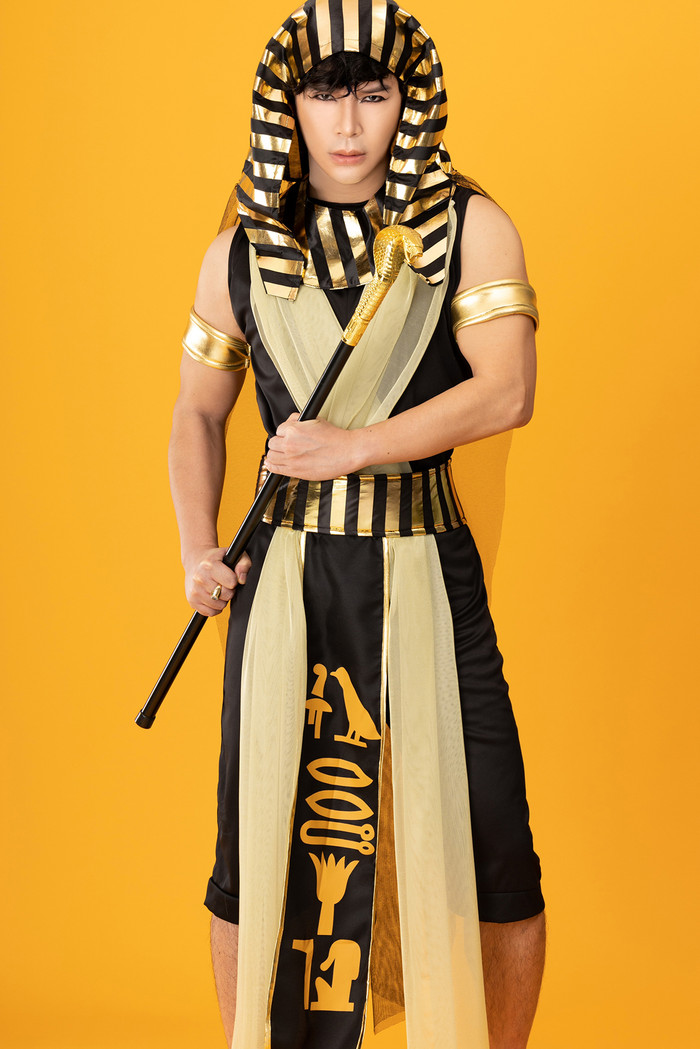 Tạo hình Pharaoh Ai Cập đầy quyền lực của Nathan Lee.