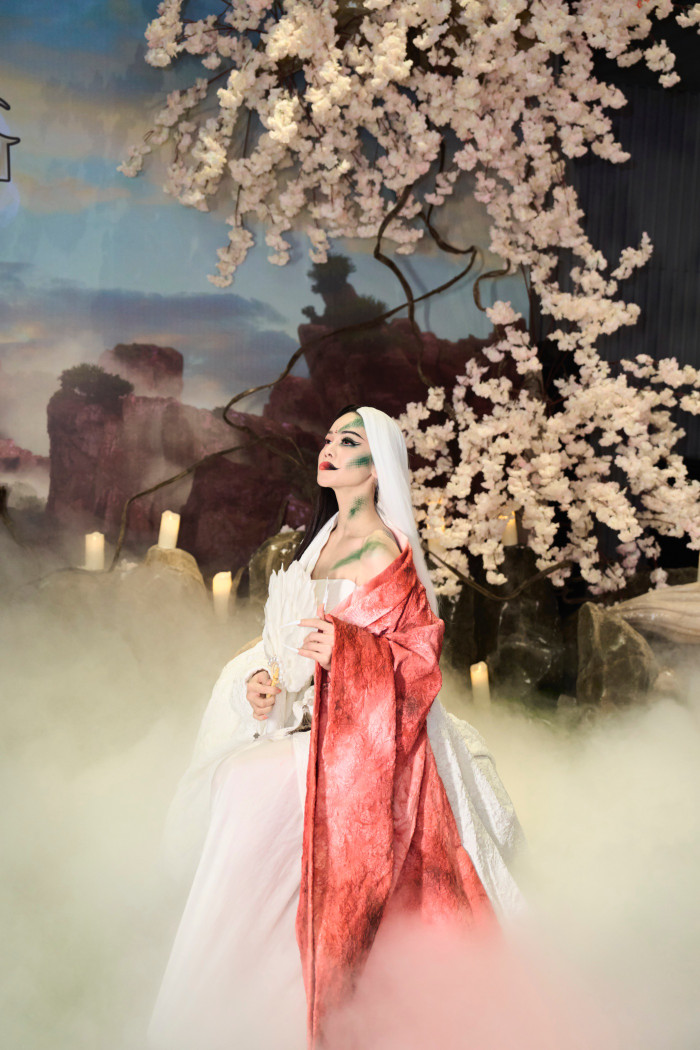 TiTi và Nhật Kim Anh cho biết cả hai vẫn là những người thân thiết, luôn đồng hành cùng nhau trên mọi mặt trận.