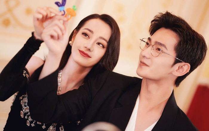 Địch Lệ Nhiệt Ba - Dương Dương giấu chuyện hẹn hò nhưng vẫn bị bắt tại trận Ảnh 2