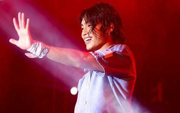 Phản ứng của MONO khi được khán giả gọi 'chồng ơi' trên sân khấu Ảnh 2