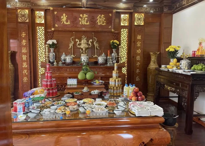 Trước đó, gia đình Phạm Hương từng sống trong căn nhà sang trọng, hiện đại khác ở Hải Phòng được bài trí tinh tế, nội thất tiện nghi và đắt đỏ. 