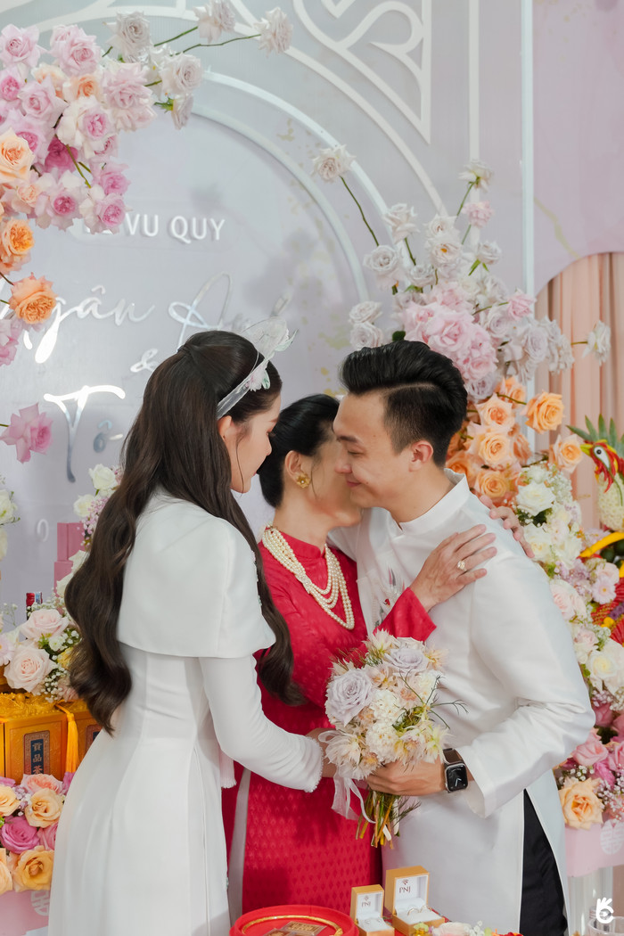 Những khoảnh khắc hạnh phúc, ngọt ngào trong ngày trọng đại của cô dâu Lê Âu Ngân Anh và chú rể Phan Tô Ny.