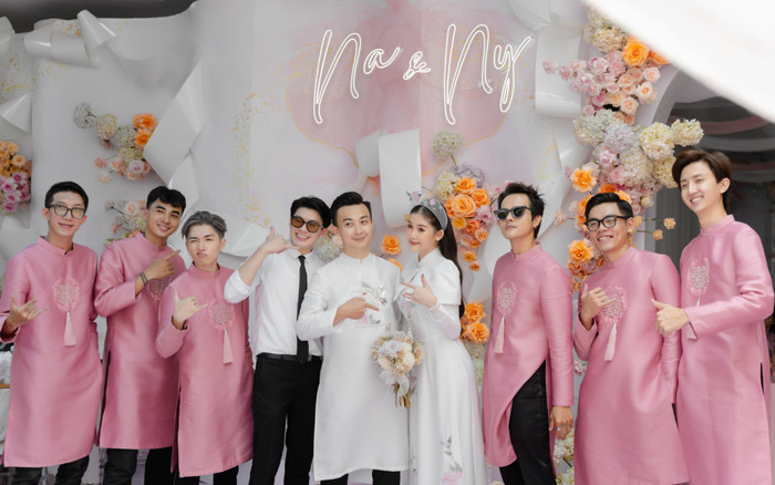 Đám hỏi Lê Âu Ngân Anh: Nhà trai rước dâu bằng siêu xe bạc tỷ, cô dâu e ấp bên chú rể điển trai Ảnh 2