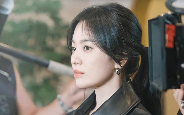 Sở hữu góc nghiêng thần thánh, bảo sao Song Hye Kyo lại khiến cánh mày râu mê đắm Ảnh 2