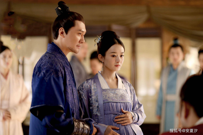 Triệu Lệ Dĩnh yếu thế về rating nhưng lấn lướt về số lượng phim. 