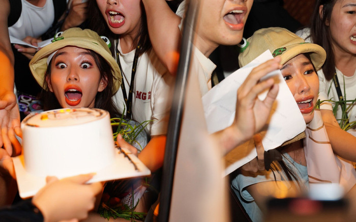 Nhìn loạt biểu cảm hài hước của Thùy Tiên ngày về nước, fan yêu cầu lập nhóm danh hài cùng Thiên Ân Ảnh 2