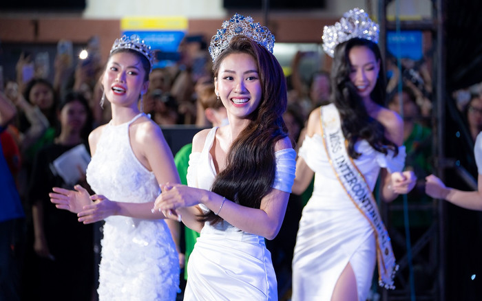 Top 3 Miss World Việt Nam 2022 cùng Á hậu Ngọc Thảo hóa fan cứng, 'quẩy' cực sung nhạc MONO Ảnh 2