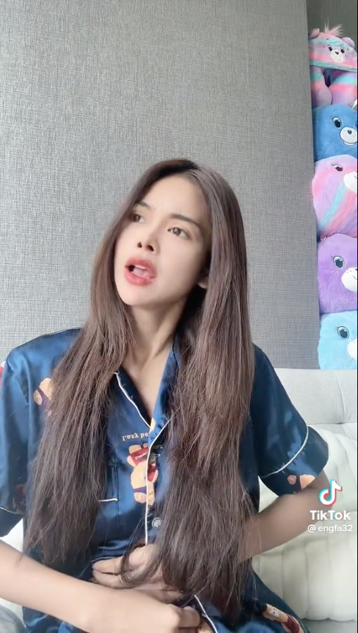 Hành động 'nhạy cảm' của Á hậu Miss Grand - Engfa.