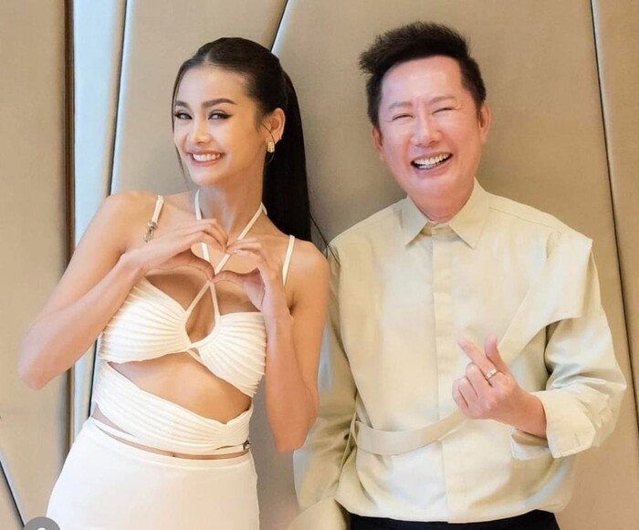 Nàng Hậu được ông Nawat ưu ái rõ ra mặt tại Miss Grand.