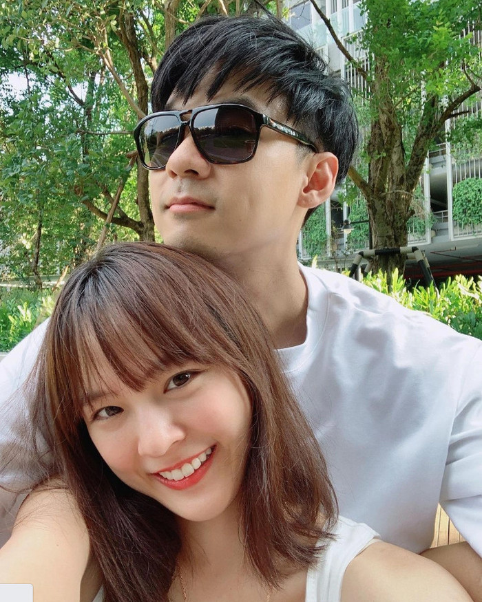 Hai ngôi sao nổi tiếng của showbiz Thái đã bên nhau được 13 năm trước khi về chung một nhà