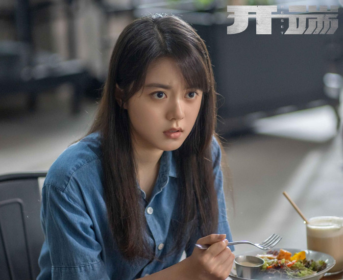 Đầu năm 2022, Triệu Kim Mạch có cơ hội chứng minh khả năng diễn xuất của mình trong hit Khai Đoan (Khởi Đầu). 