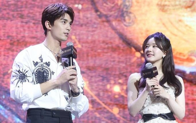 Cố chấp như fan couple Ngô Lỗi và Triệu Lộ Tư: Đáp trả cực gắt khi blogger nói OTP mình không real Ảnh 2