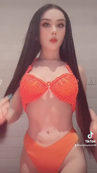 Hình ảnh mới nhất của ca sĩ Lâm Khánh Chi.