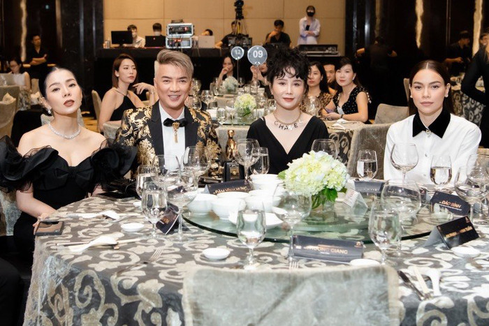 Mối quan hệ của Lệ Quyên với Hồ Ngọc Hà cũng ít nhiều khiến dân tình thắc mắc.