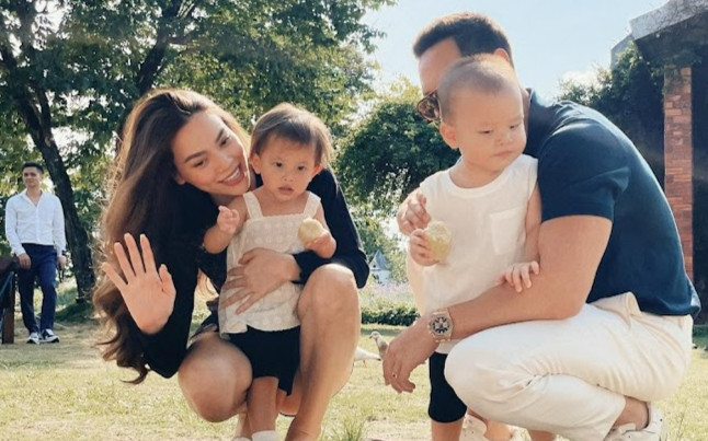 Tung hậu trường quay MV, Hồ Ngọc Hà bị fan 'quên lãng' vì Lisa và Leon Ảnh 2