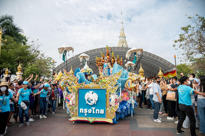 Dù bị fan quốc tế 'quay lưng' về kết quả chung cuộc cuả Miss Grand International 2022 nhưng khi trở về quê nhà, Engfa luôn nhận được lượng khủng người ủng hộ và yêu thương. 