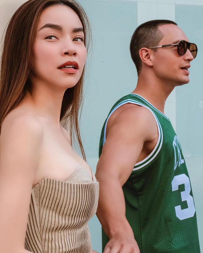 Mỗi khi có thời gian đi lưu diễn ở nước ngoài Hà Hồ thường sẽ đi cùng chồng và các con để kết hợp với việc đi du lịch